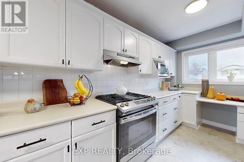 67 Centre Street S, Brampton, ON - Indoor Photo Showing Kitchen With Upgraded Kitchen