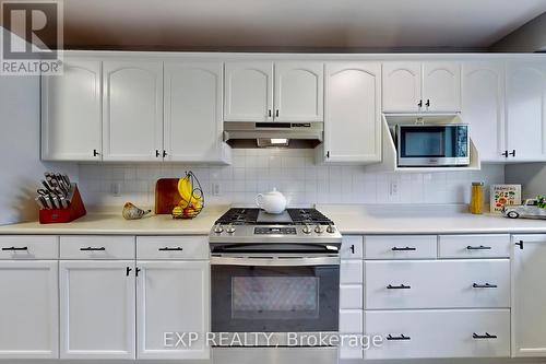 67 Centre Street S, Brampton, ON - Indoor Photo Showing Kitchen