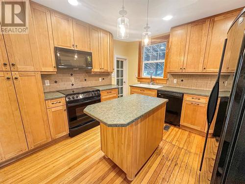 153 Billiter Avenue, Princeton, BC - Indoor Photo Showing Kitchen