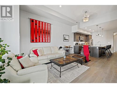 3630 Mission Springs Drive Unit# 602, Kelowna, BC - Indoor Photo Showing Living Room