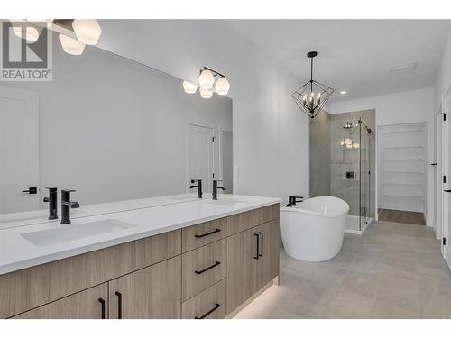 2835 Canyon Crest Drive Unit# 2, West Kelowna, BC - Indoor Photo Showing Bathroom