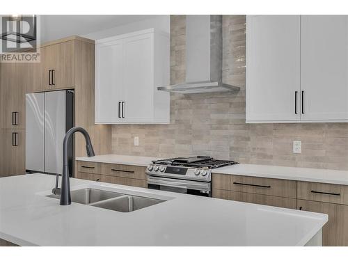 Full height backsplash - 2835 Canyon Crest Drive Unit# 2, West Kelowna, BC - Indoor Photo Showing Kitchen With Stainless Steel Kitchen With Double Sink With Upgraded Kitchen