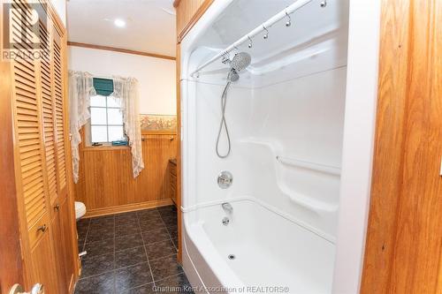 667 Wallace Street, Wallaceburg, ON - Indoor Photo Showing Bathroom