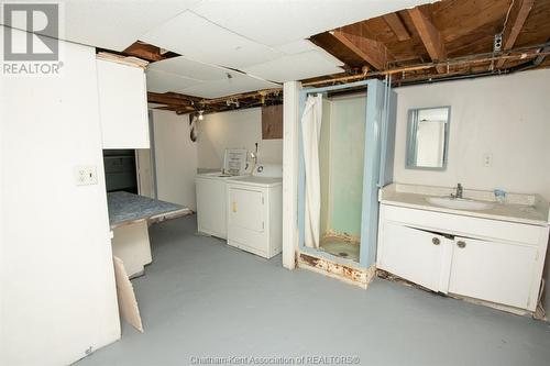 667 Wallace Street, Wallaceburg, ON - Indoor Photo Showing Laundry Room