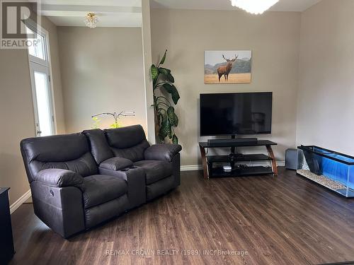 21 Jacques Avenue, Fauquier-Strickland, ON - Indoor Photo Showing Living Room