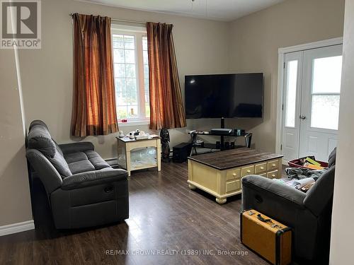 21 Jacques Avenue, Fauquier-Strickland, ON - Indoor Photo Showing Living Room