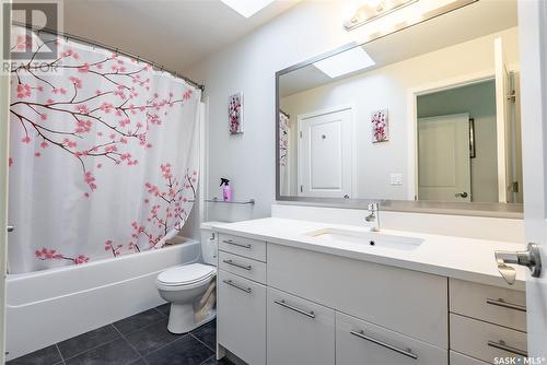 701 710 Gordon Road, Saskatoon, SK - Indoor Photo Showing Bathroom