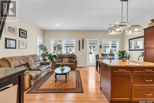 48 115 Veltkamp Crescent, Saskatoon, SK - Indoor Photo Showing Living Room