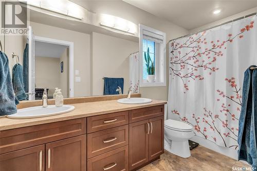 48 115 Veltkamp Crescent, Saskatoon, SK - Indoor Photo Showing Bathroom