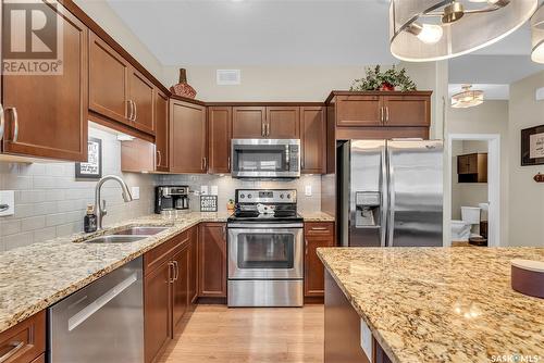 48 115 Veltkamp Crescent, Saskatoon, SK - Indoor Photo Showing Kitchen With Stainless Steel Kitchen With Double Sink With Upgraded Kitchen