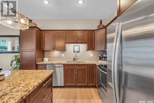 48 115 Veltkamp Crescent, Saskatoon, SK - Indoor Photo Showing Kitchen With Stainless Steel Kitchen With Upgraded Kitchen