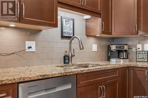 48 115 Veltkamp Crescent, Saskatoon, SK - Indoor Photo Showing Kitchen With Double Sink With Upgraded Kitchen