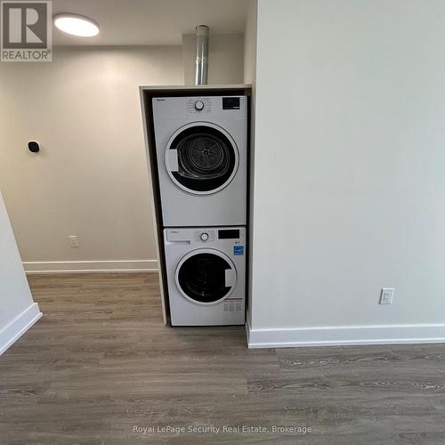 3 - 513 Ossington Avenue, Toronto, ON - Indoor Photo Showing Laundry Room