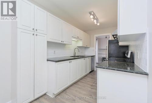 1442 Largo Crescent, Oshawa, ON - Indoor Photo Showing Kitchen