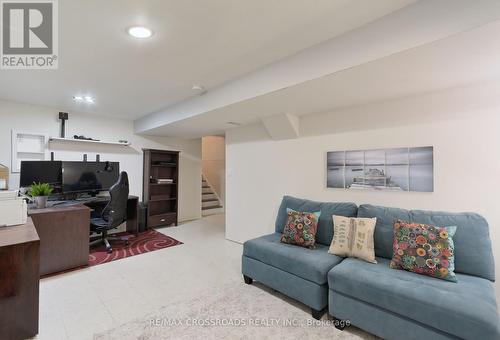 1442 Largo Crescent, Oshawa, ON - Indoor Photo Showing Living Room