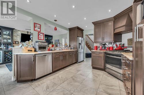 113 Valera Drive, Hamilton, ON - Indoor Photo Showing Kitchen