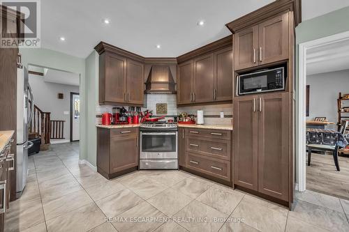 113 Valera Drive, Hamilton, ON - Indoor Photo Showing Kitchen