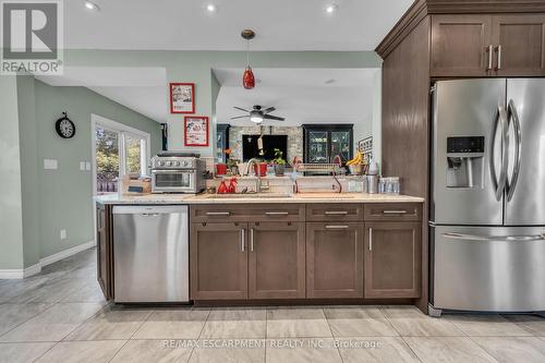 113 Valera Drive, Hamilton, ON - Indoor Photo Showing Kitchen