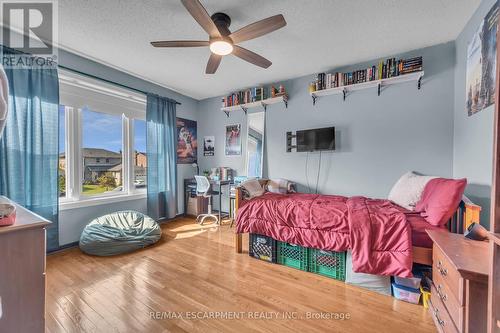 113 Valera Drive, Hamilton, ON - Indoor Photo Showing Bedroom