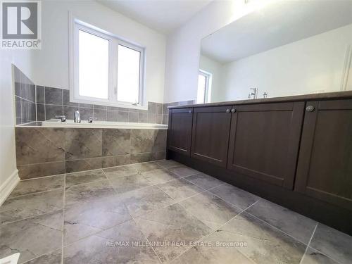 110 Seeley Avenue, Southgate, ON - Indoor Photo Showing Bathroom