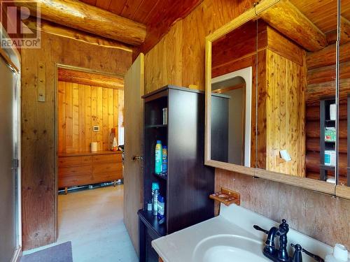 6594 Shelter Point Road, Texada Island, BC - Indoor Photo Showing Bathroom