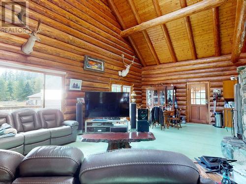 6594 Shelter Point Road, Texada Island, BC - Indoor Photo Showing Living Room