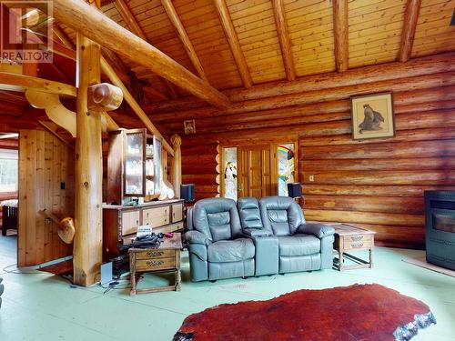 6594 Shelter Point Road, Texada Island, BC - Indoor Photo Showing Living Room