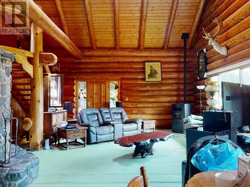 6594 Shelter Point Road, Texada Island, BC - Indoor Photo Showing Living Room