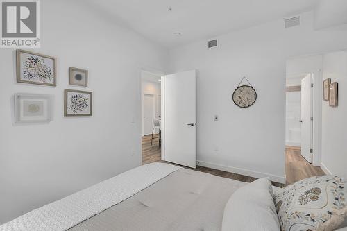 1057 Frost Road Unit# 109, Kelowna, BC - Indoor Photo Showing Bedroom