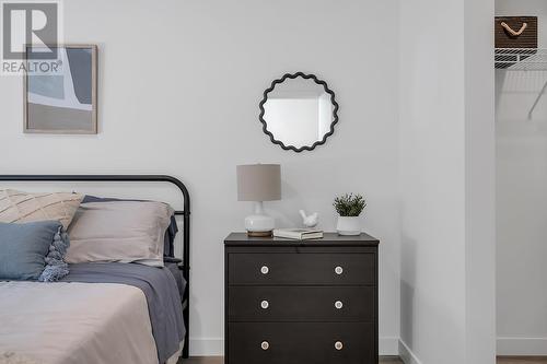 1057 Frost Road Unit# 109, Kelowna, BC - Indoor Photo Showing Bedroom