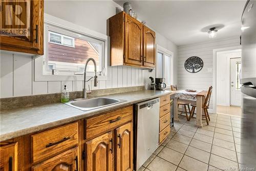 41 Hows Crescent, Moncton, NB - Indoor Photo Showing Kitchen