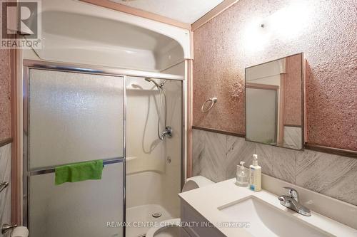 7377 Airport Road, Hamilton, ON - Indoor Photo Showing Bathroom