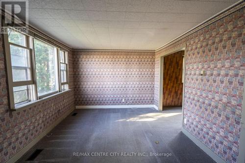 7377 Airport Road, Hamilton, ON - Indoor Photo Showing Other Room