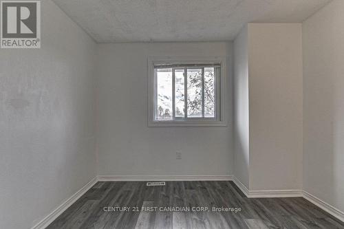 40 - 1990 Wavell Street, London, ON - Indoor Photo Showing Other Room