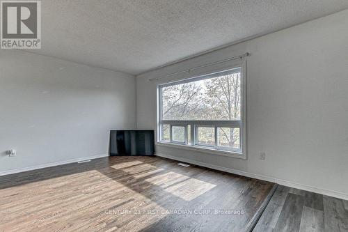 40 - 1990 Wavell Street, London, ON - Indoor Photo Showing Other Room