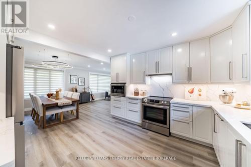 851 Swiss Heights, Oshawa (Pinecrest), ON - Indoor Photo Showing Kitchen With Upgraded Kitchen