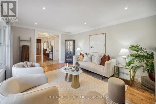 577 Spillsbury Drive, Peterborough (Otonabee), ON - Indoor Photo Showing Living Room