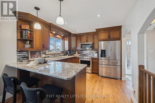 577 Spillsbury Drive, Peterborough (Otonabee), ON - Indoor Photo Showing Kitchen With Upgraded Kitchen