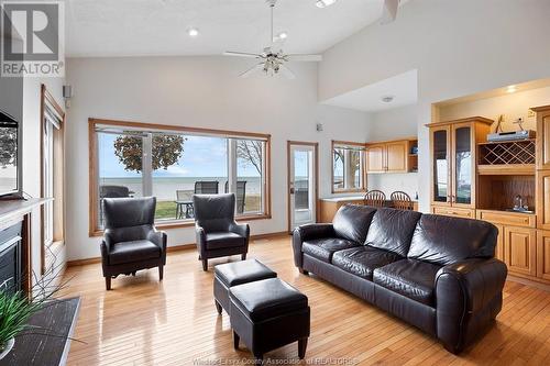 1266 Shoreline, Lakeshore, ON - Indoor Photo Showing Living Room