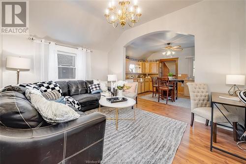 1768 Drouillard Road, Windsor, ON - Indoor Photo Showing Living Room