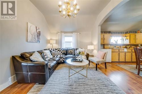 1768 Drouillard Road, Windsor, ON - Indoor Photo Showing Living Room