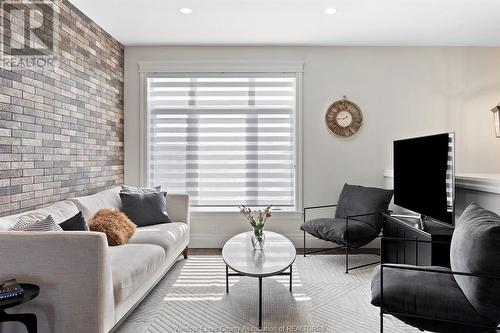 741 Brownstone, Lakeshore, ON - Indoor Photo Showing Living Room