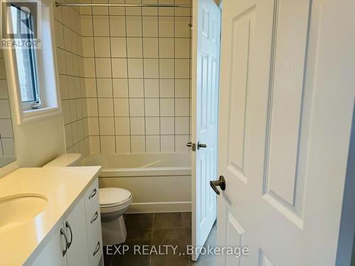 301 Quebec Street, Clearview, ON - Indoor Photo Showing Bathroom