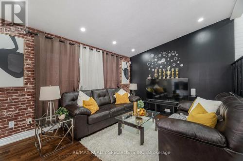 106 Horton Crescent, Brampton, ON - Indoor Photo Showing Living Room