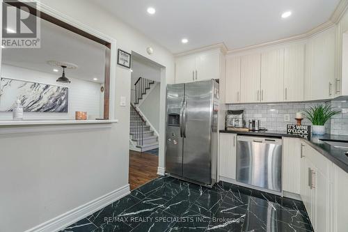 106 Horton Crescent, Brampton, ON - Indoor Photo Showing Kitchen With Upgraded Kitchen