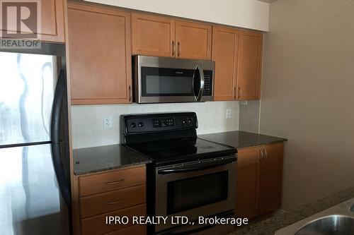 1610 - 388 Prince Of Wales Drive, Mississauga, ON - Indoor Photo Showing Kitchen