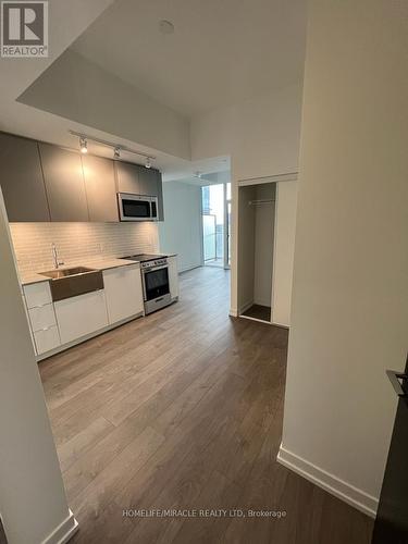 914 - 270 Dufferin Street, Toronto, ON - Indoor Photo Showing Kitchen