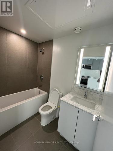 914 - 270 Dufferin Street, Toronto, ON - Indoor Photo Showing Bathroom