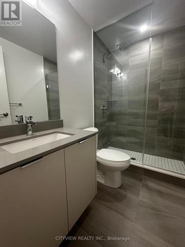 1002 - 202 Burnhamthorpe Road E, Mississauga, ON - Indoor Photo Showing Bathroom