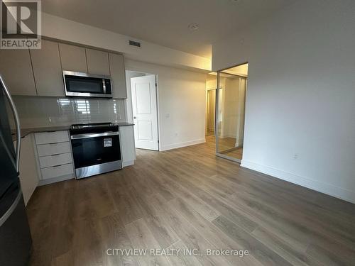 1002 - 202 Burnhamthorpe Road E, Mississauga, ON - Indoor Photo Showing Kitchen